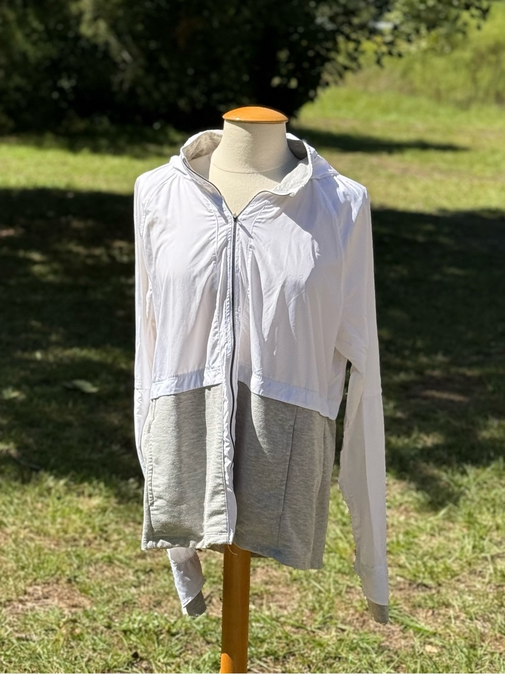 Avia White & Gray Hooded Rain Jacket Size XXL (CLO)
